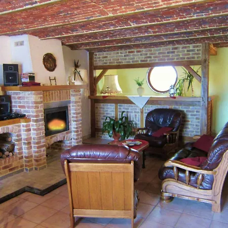 Cosy Holiday Home In Cul-Des-Sarts With Terrace Riezes