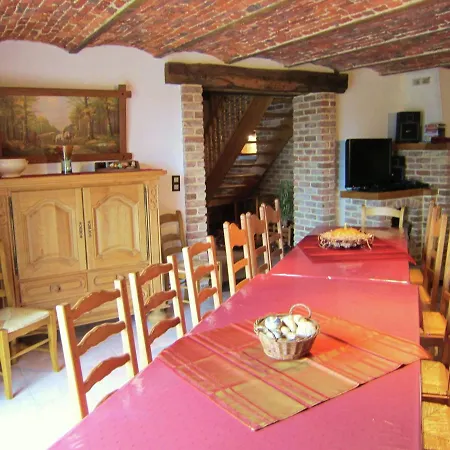 Cosy Holiday Home In Cul-Des-Sarts With Terrace Riezes