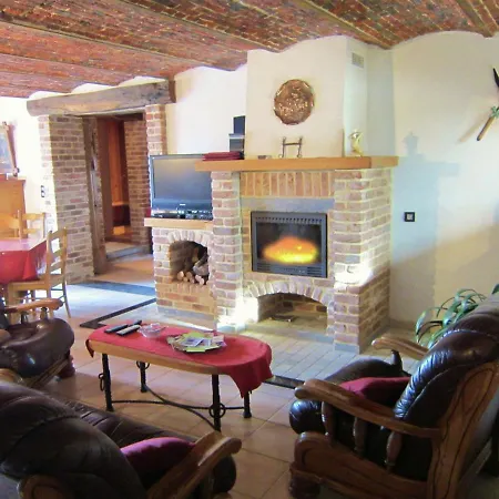 Cosy Holiday Home In Cul-Des-Sarts With Terrace Riezes